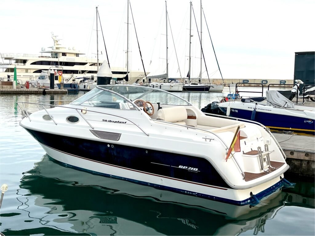 Barco de ocasión Skibsplast 710 GP en el puerto de Barcelona
