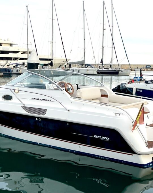Barco de ocasión Skibsplast 710 GP en el puerto de Barcelona