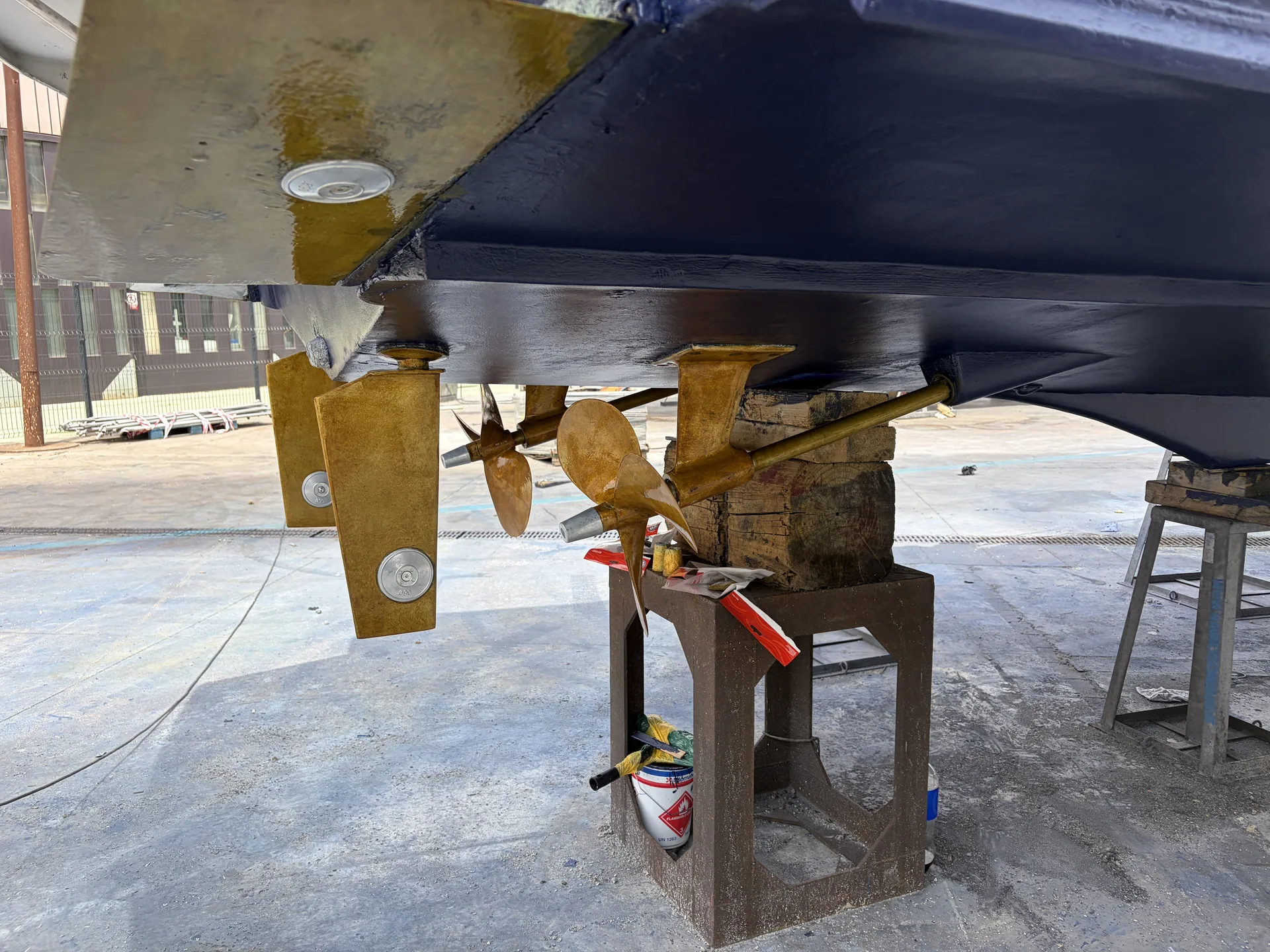 Antifouling finalizado en yate a motor