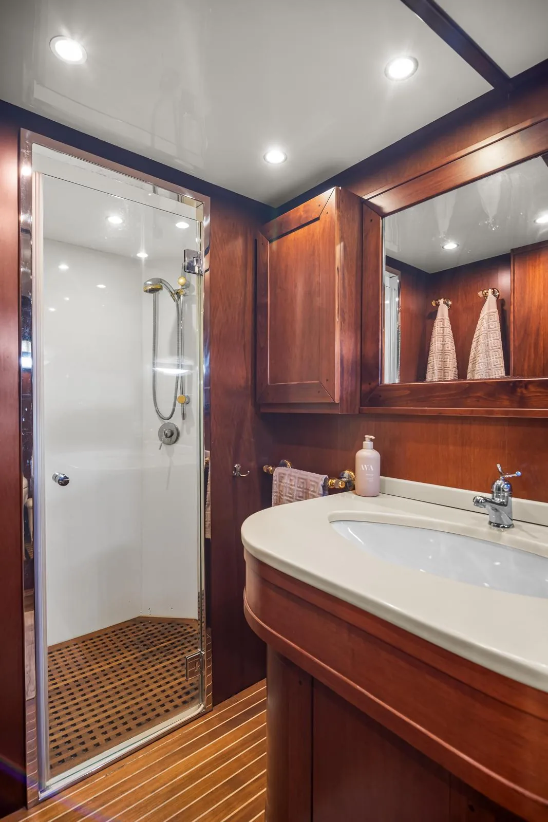 Baño con ducha antes de la reforma