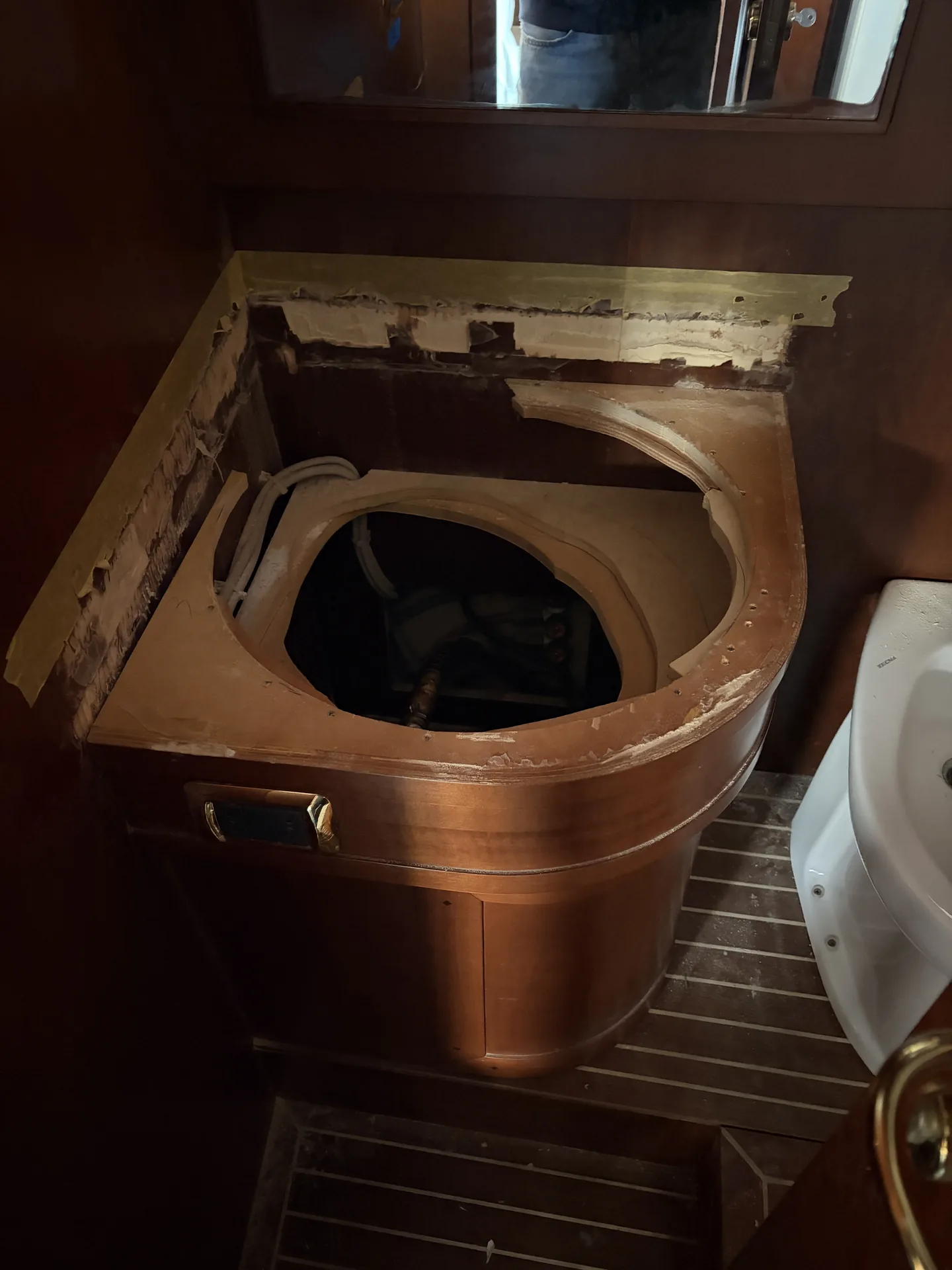 Preparación del mobiliario del baño